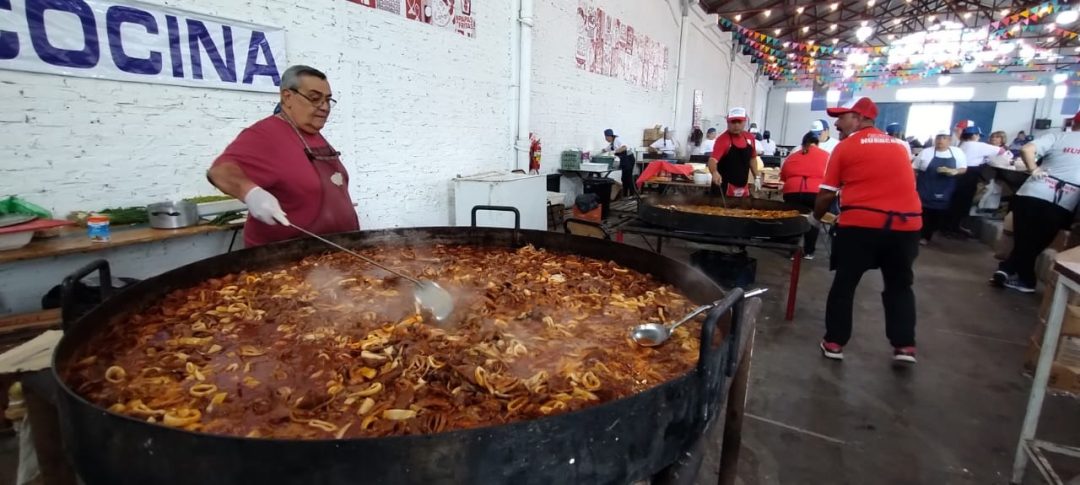 La comida un atractivo en la fiesta del Camarón y el Langostino