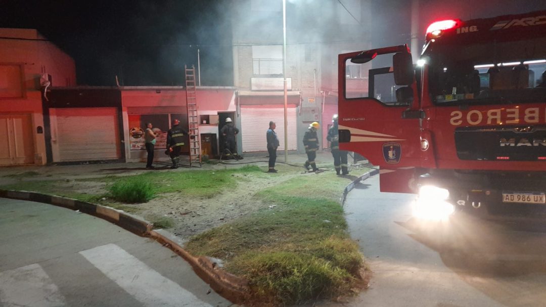 Susto en Ingeniero White: incendio en un comercio