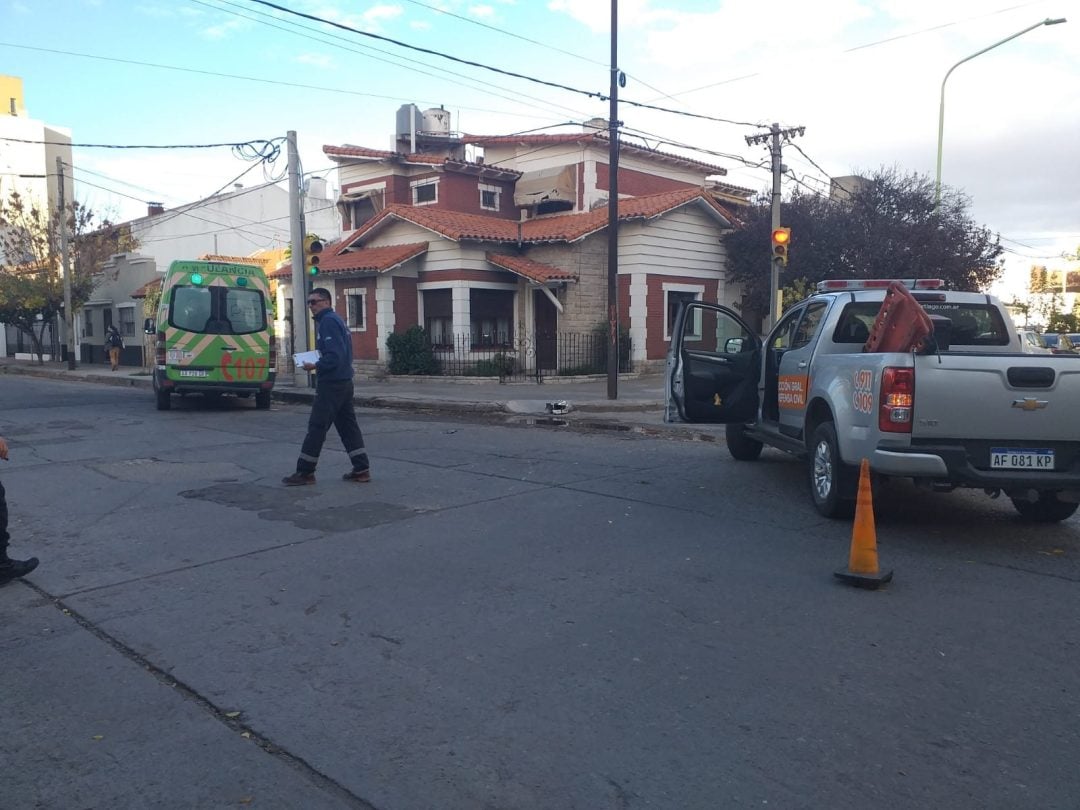 Motociclista herido al colisionar con un taxi