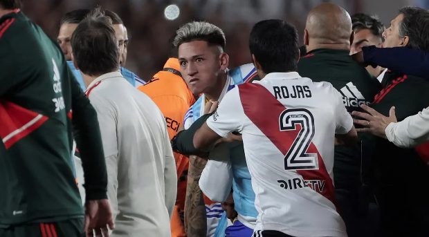 Palavecino, Luis Vázquez y Marcos Rojo podrían recibir duras sanciones por la batalla campal del Superclásico