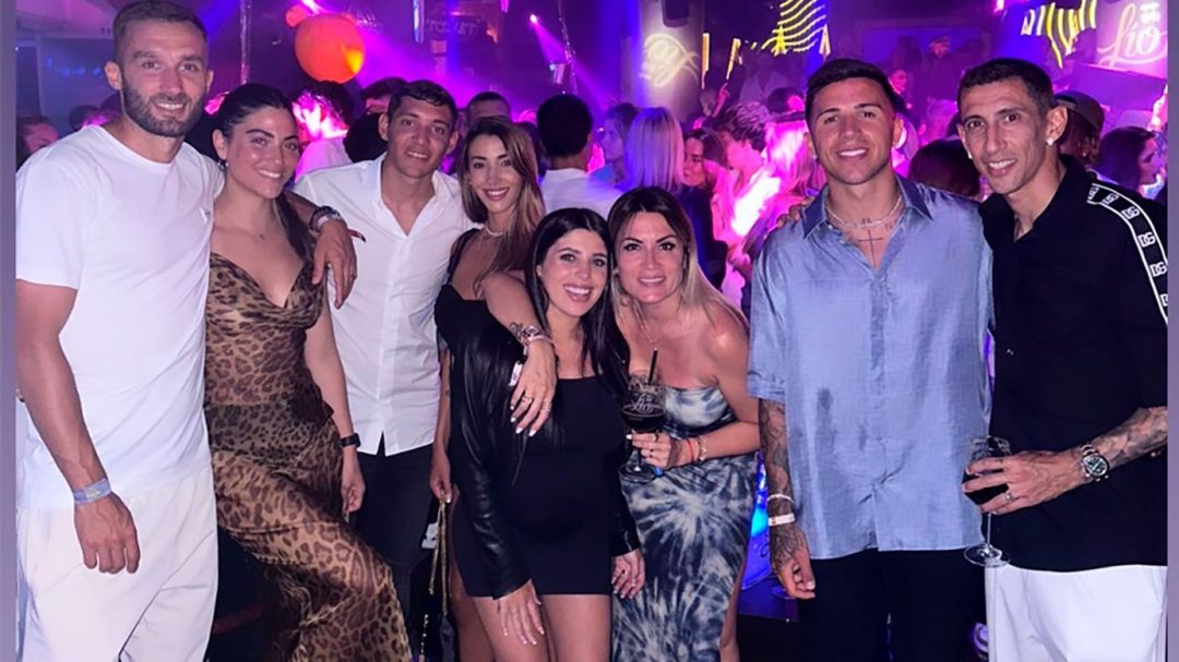 Encuentro de campeones del mundo en Ibiza: la divertida noche que vivieron los jugadores de la selección argentina con sus parejas