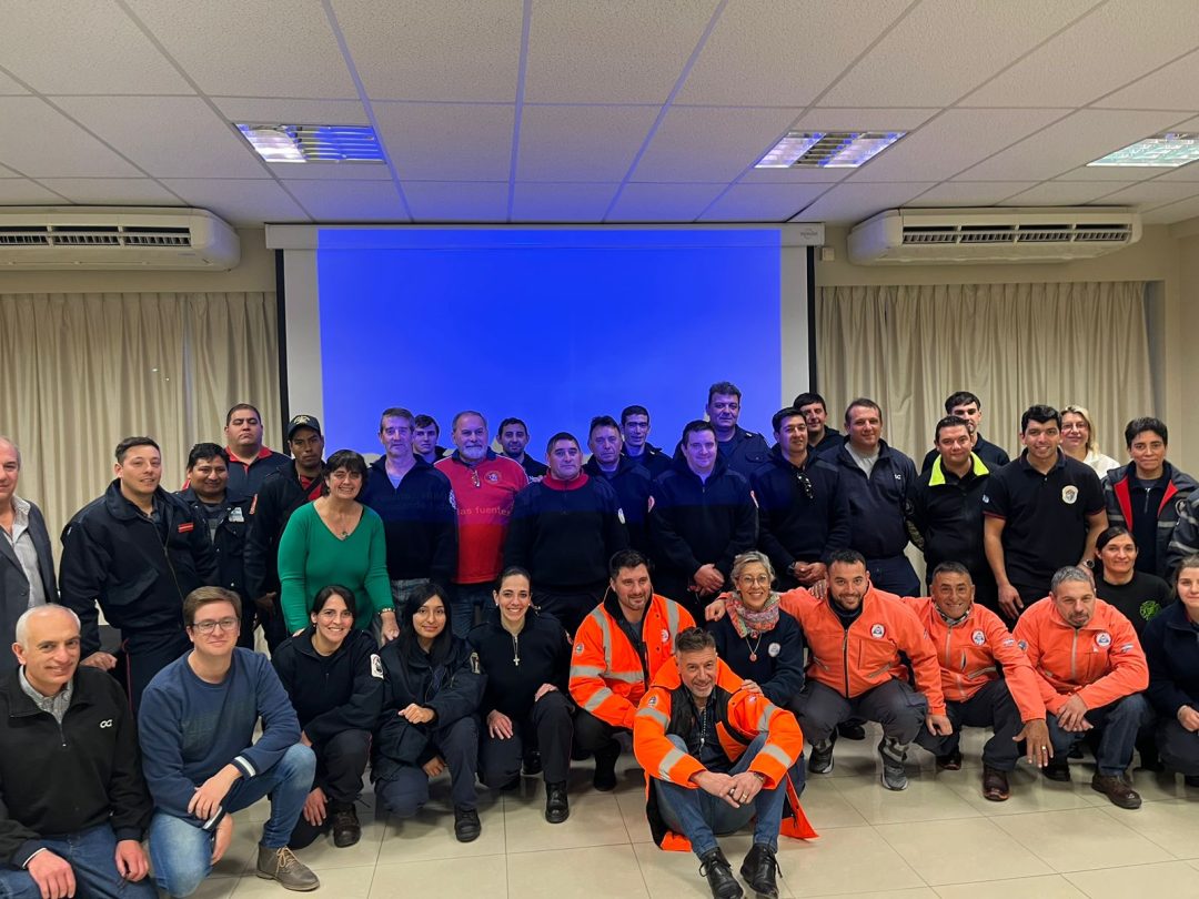 Hicieron una capacitación en primeros auxilios emocionales para bomberos de Bahía y la región