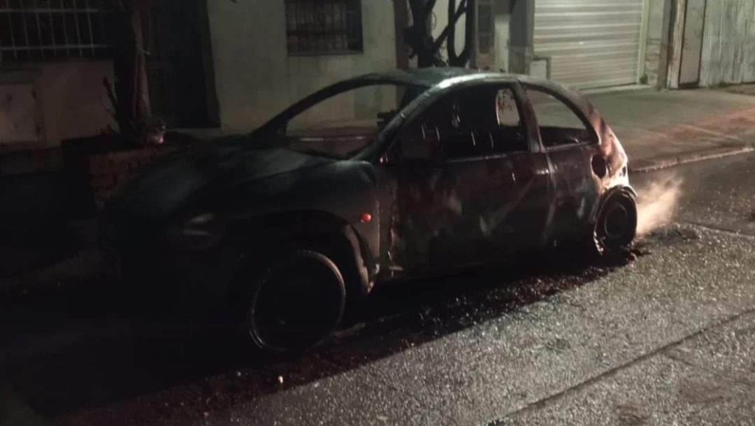 Un auto se incendió en Jujuy al 1.100