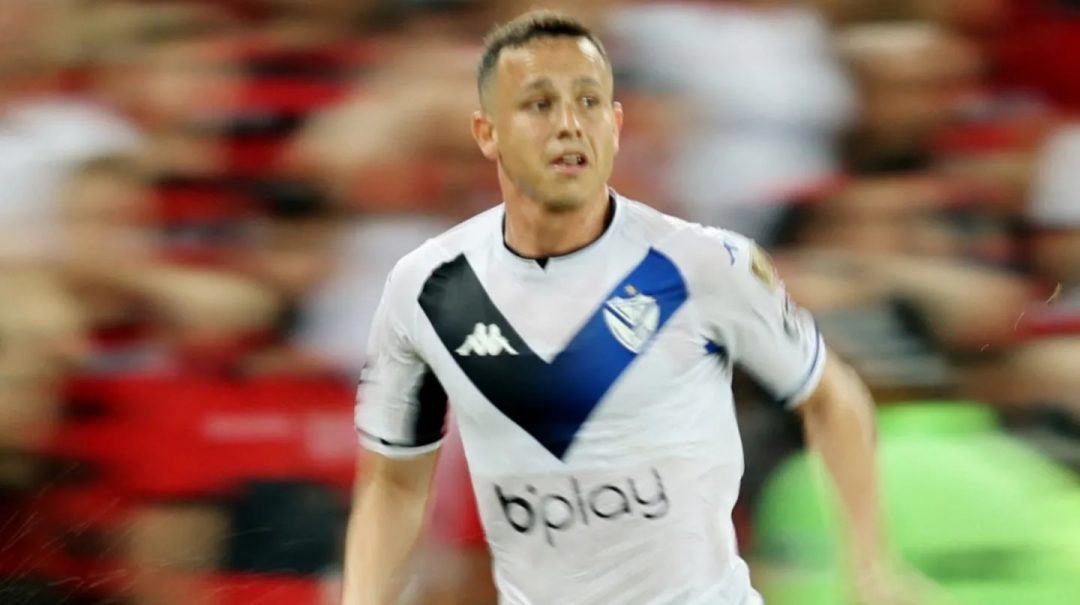 “Te vamos a pegar un par de tiros en las patas”: la barra de Vélez amenazó a Leonardo Jara tras la derrota ante Huracán