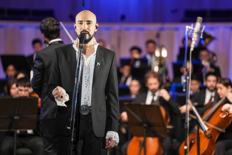 Día de la Independencia: Abel Pintos presentó su disco de canciones patrias en el Teatro Colón