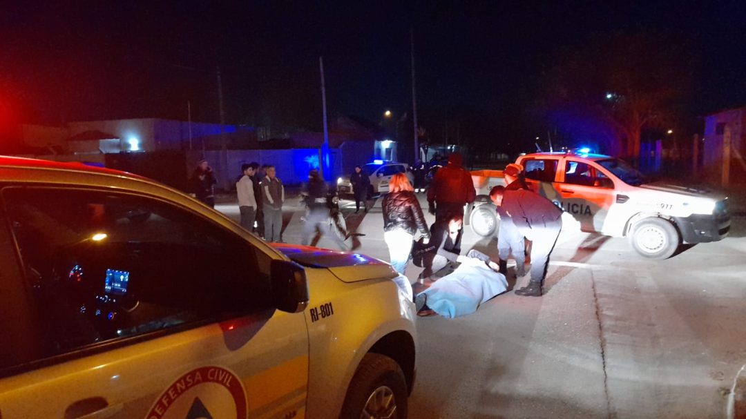 Un motociclista fue trasladado al hospital tras chocar contra un auto