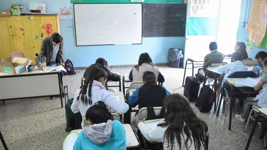En las escuelas más pobres, 3 de cada 10 docentes son suplentes: advierten que impacta en el aprendizaje