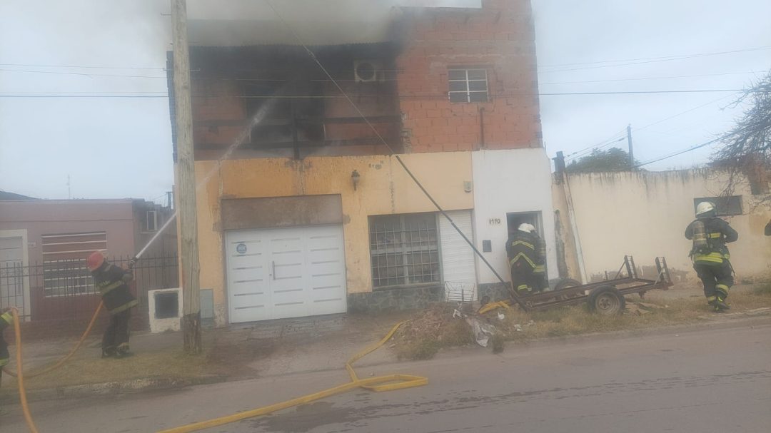 Importantes pérdidas tras el incendio que afectó una vivienda