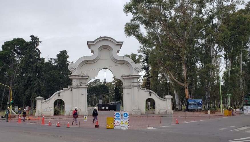 Intervienen el sector de la arcada del parque de Mayo