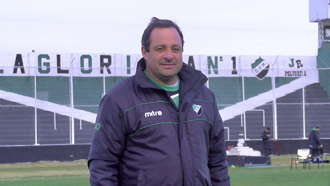Carlos Mungo, llegó por insistencia a ser entrenador y hoy quiere dejar una huella en Villa Mitre