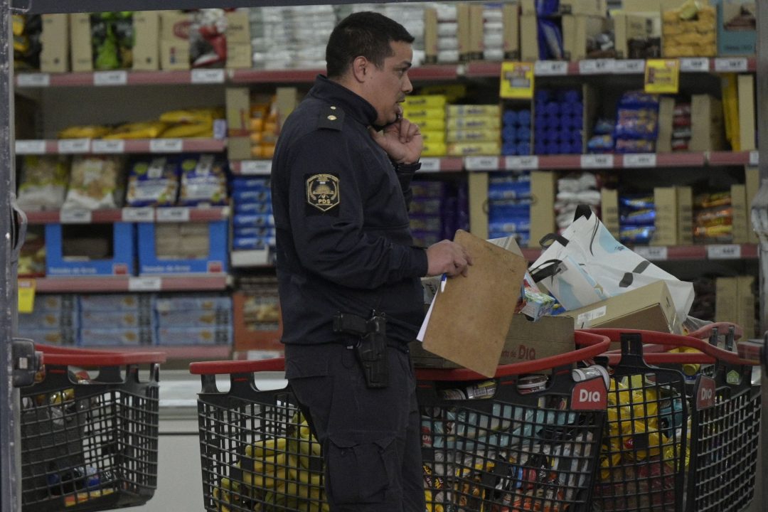 Saqueos en el Conurbano: atacaron supermercados y hay al menos 56 detenidos