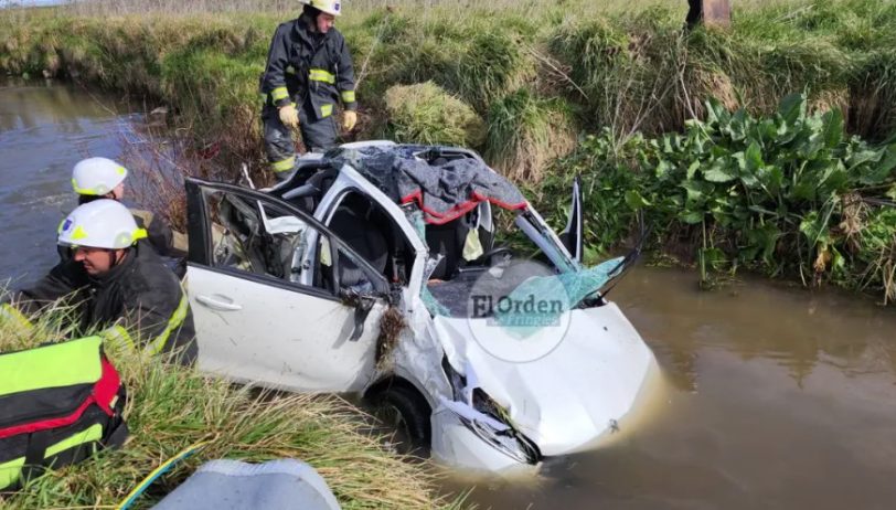 Ruta 51: mordió la banquina, cayó a un canal y murió