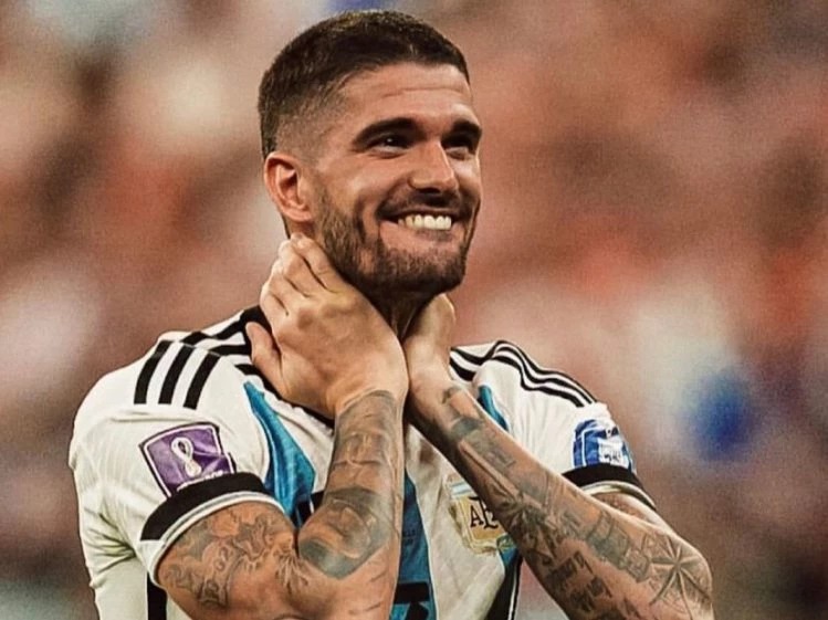 El insólito consejo que recibió Rodrigo De Paul para rediseñar su tatuaje de Tini y dedicárselo a Lionel Messi