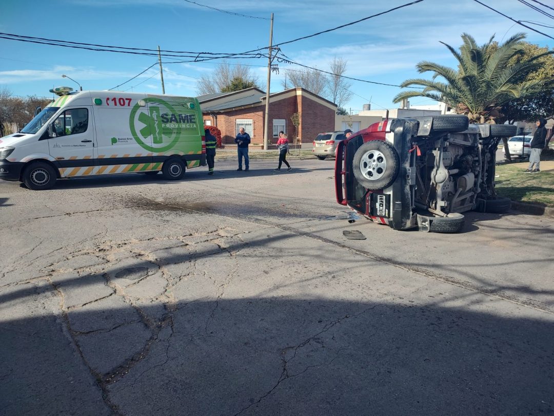 Choque y vuelco en Humboldt y Remedios de Escalada