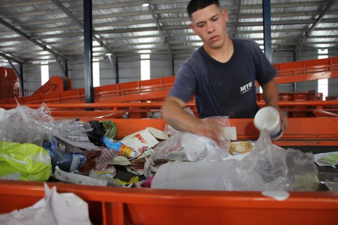 Las dependencias públicas deberán reciclar sus residuos