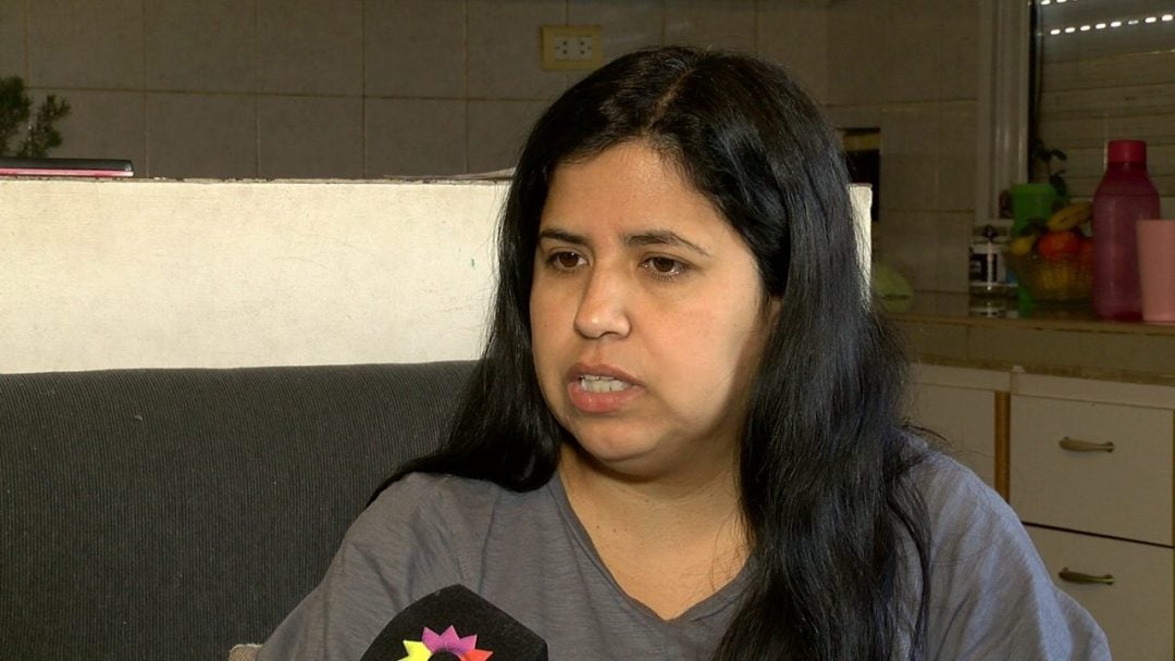 Se cayó por una vereda en mal estado y tuvieron que hacerle más de 50 puntos en la rodilla