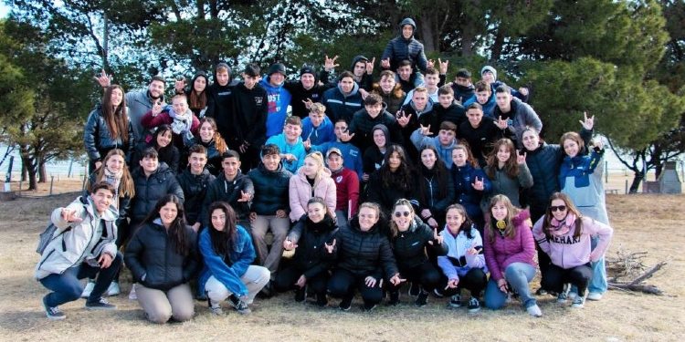 Miles de estudiantes bonaerenses beneficiados por el programa Viajes de Fin de Curso visitan Monte Hermoso