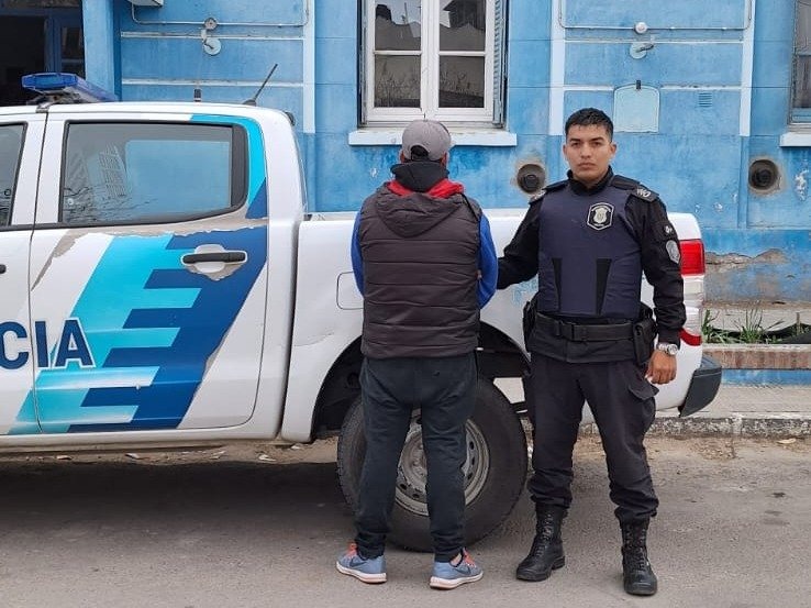 Escándalo en pleno centro: agredió a un inspector de tránsito y fue detenido