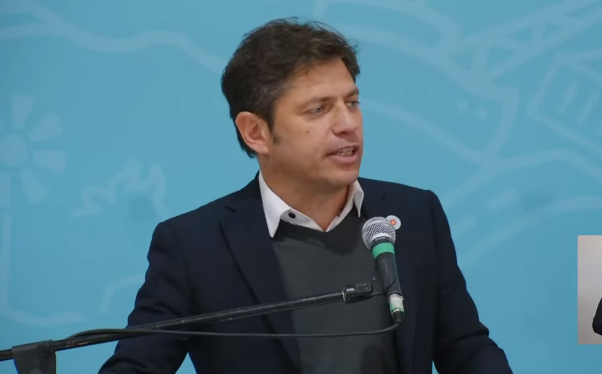 Gobernador Kicillof en Bahía: política, entrega de viviendas y economía, ejes de su discurso