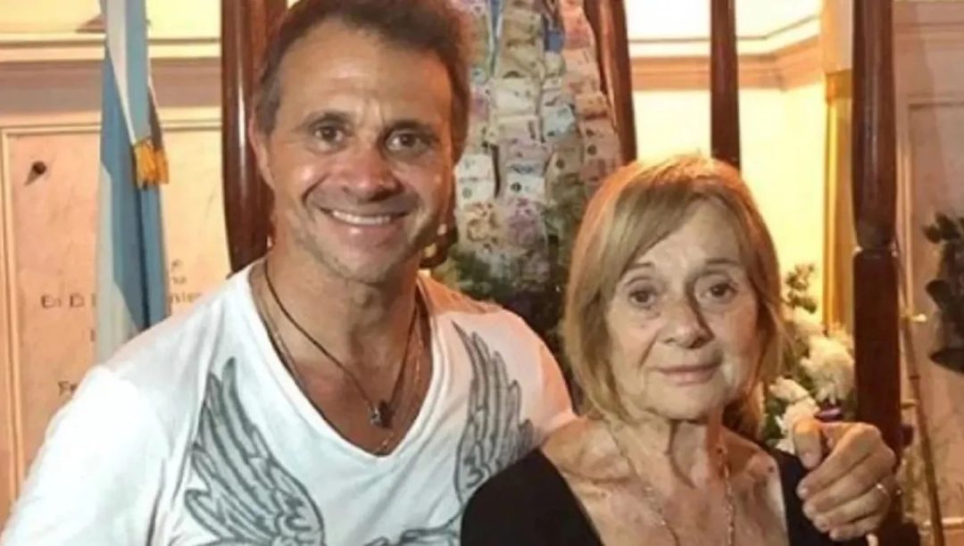 Sergio Lapegüe habló de la enfermedad de su mamá: “No me habla, pero le agarro la mano y sonríe”