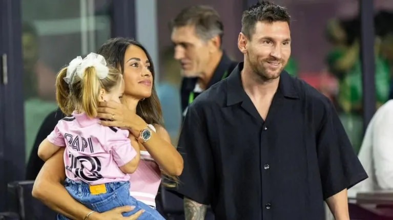 Antonela Roccuzzo ya practica con la nena: enternecieron a los fanáticos al aparecer con una niña en brazos