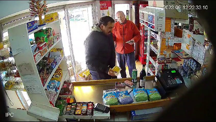 VIDEO: el robo quedó filmado y la dueña estalló en bronca con el delincuente