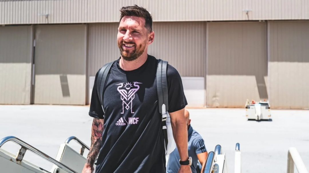 Lionel Messi llegó al país en un avión piloteado por una figura de la televisión