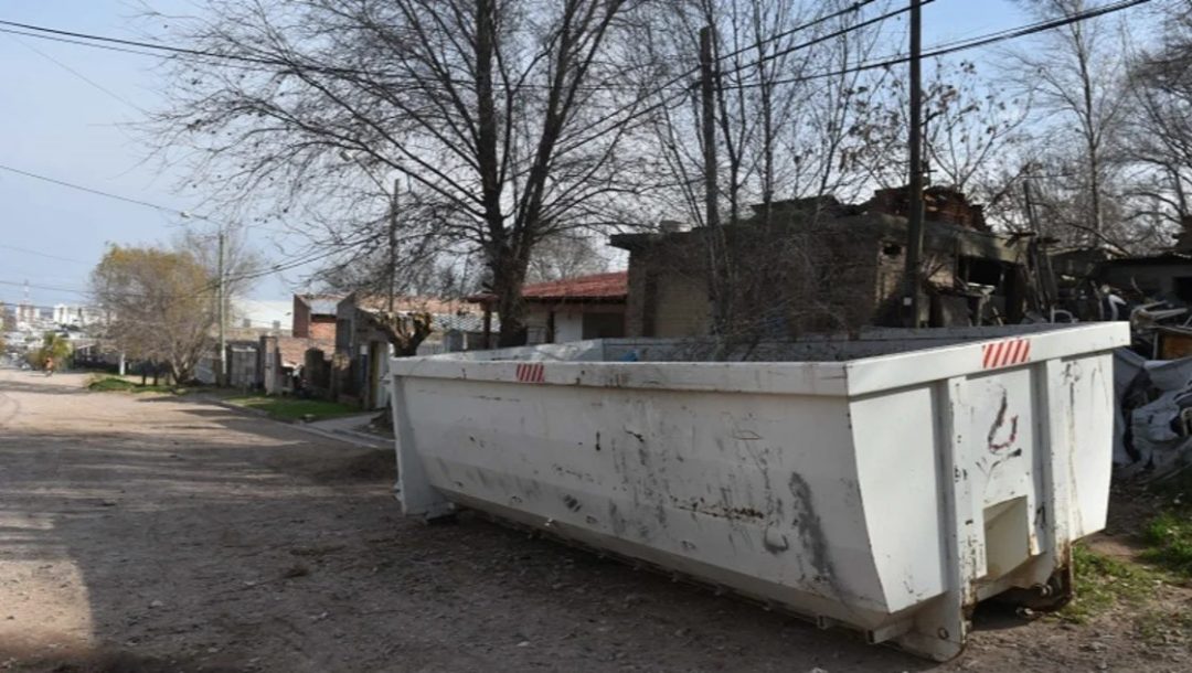 Bateas para descartar desechos producidos por la tormenta 