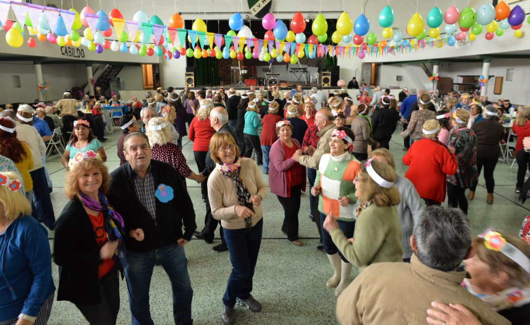 Se viene el baile de la primavera para adultos mayores en el Coloso de Villa Mitre