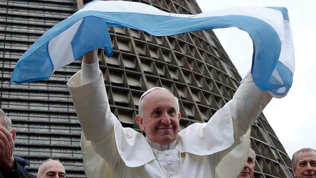 El Papa criticó a quienes hacen promesas milagrosas para salir de la crisis: “Son payasos de mesianismo”