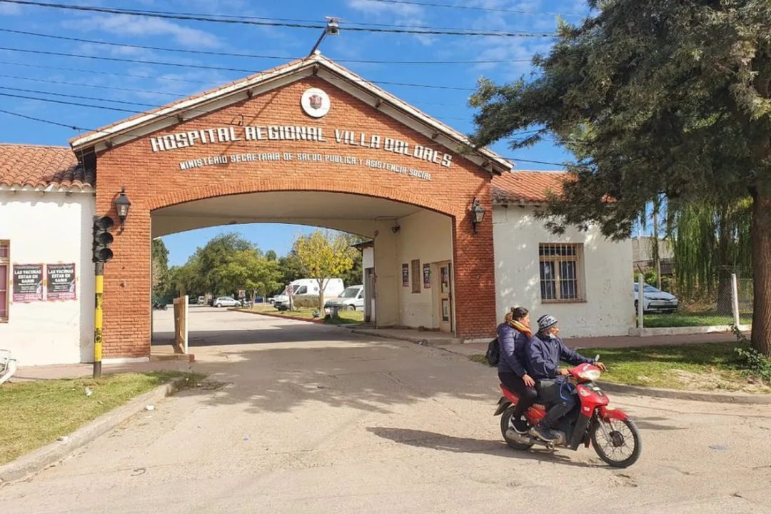 Tragedia en Córdoba: dos hermanas murieron ahogadas tras caer en la pileta de un complejo de cabañas