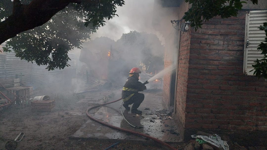 El fuego destruyó una vivienda