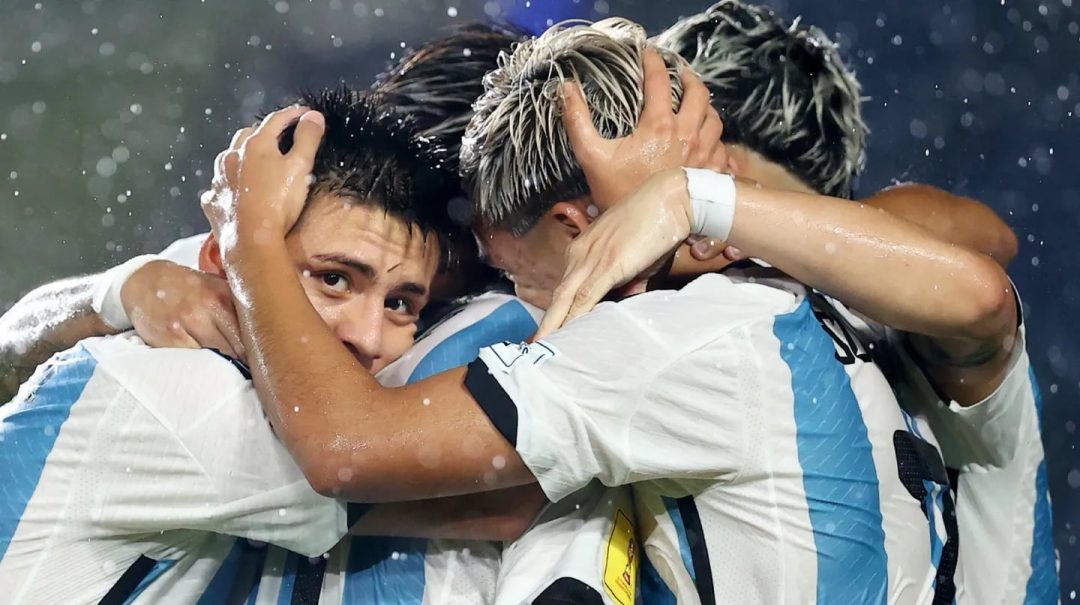 La Selección argentina Sub 17 goleó 5-0 a Venezuela y enfrentará a Brasil en cuartos de final del Mundial