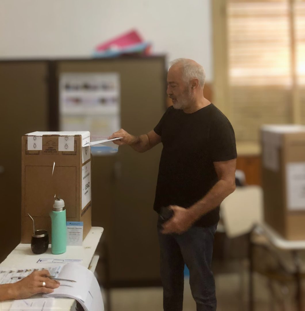 Votó Liberman: “Se cuida la democracia participando”
