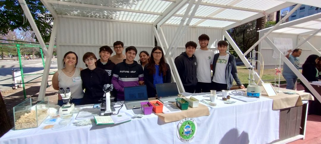 Día de la Educación Técnica: alumnos exponen sus proyectos en la Plaza Rivadavia