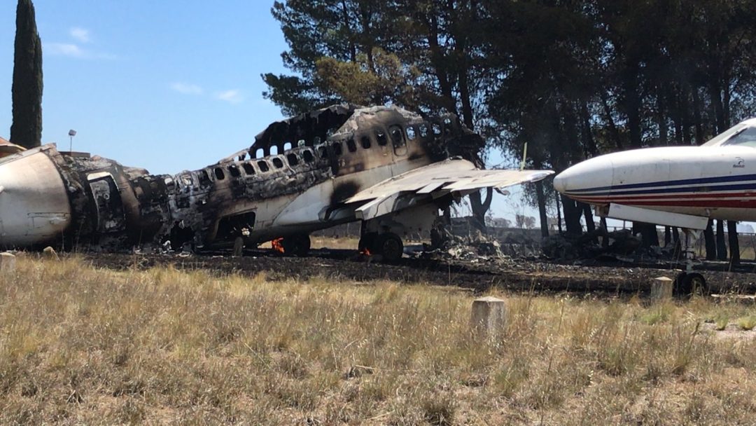 Incendio de magnitud en terrenos de la Base Aeronaval Comandante Espora