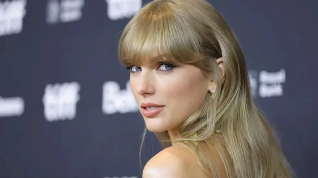 En migraciones y a cara descubierta: la primera imagen de Taylor Swift en la Argentina