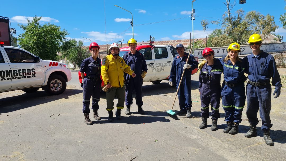 Bomberos de distintas ciudades de la provincia brindan su ayuda en Bahía Blanca