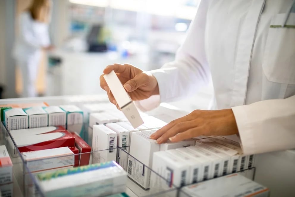 Bioquímicos y farmaceúticos acordaron un aumento salarial del 91% para el primer trimestre del año
