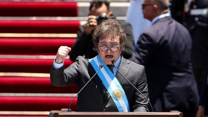 La frase de Javier Milei sobre los planes sociales que se volvió viral: “El que corta la calle…”