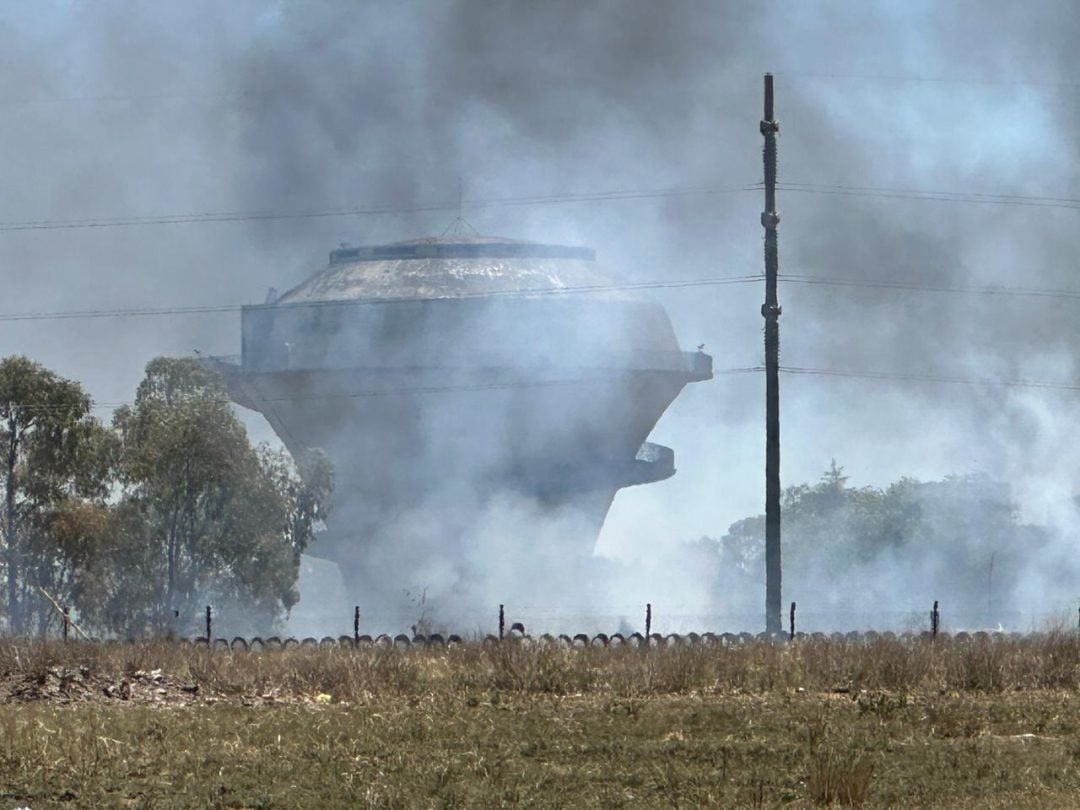 Un incendio afecta terrenos de la planta de Absa