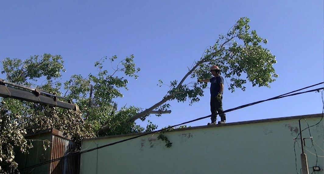 Ingeniero White tras el temporal: destrozos, sin techo y muchos sin luz