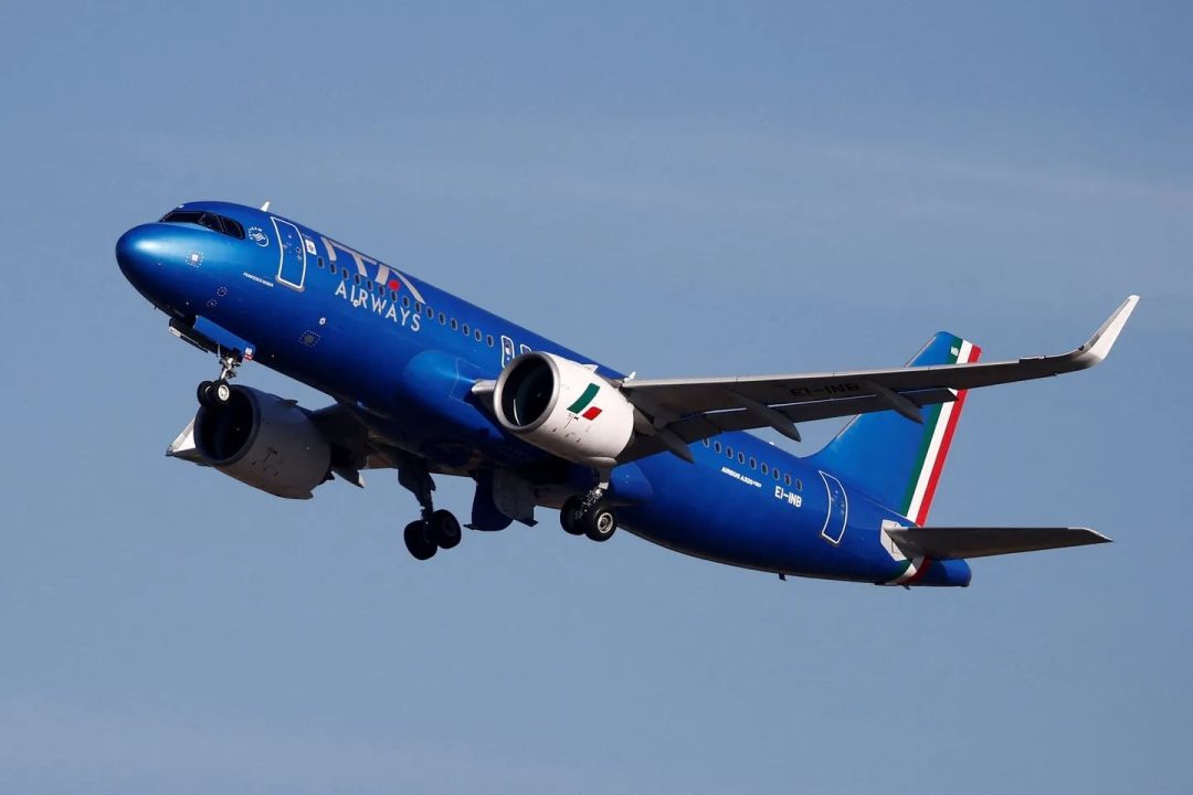 Un avión que venía desde Italia tuvo que aterrizar de emergencia en Uruguay por la muerte de un pasajero