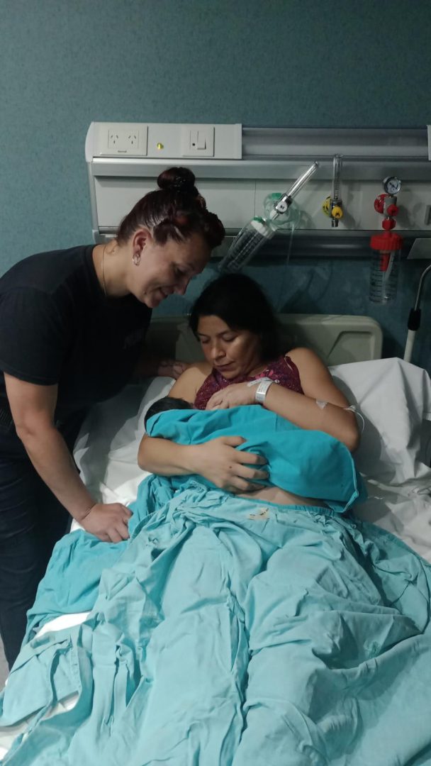 Una beba recién nacida fue salvada por una mujer policía