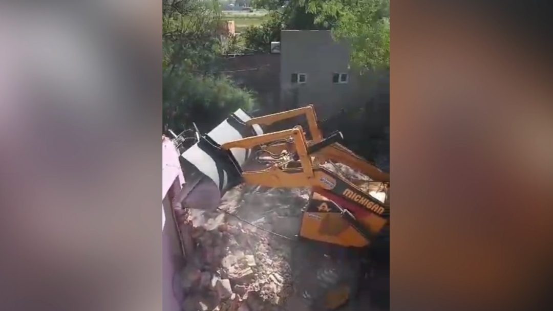 Un empleado municipal es acusado de dañar la casa de una vecina en Monteaguado al 2700