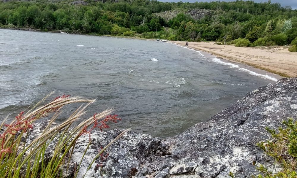 Un bahiense pescaba en cercanías de Río Pico y murió ahogado al darse vuelta con el kayak