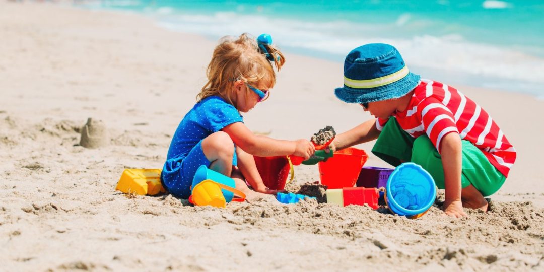 Exposición al sol, golpe de calor y otros cuidados esenciales para niños en vacaciones