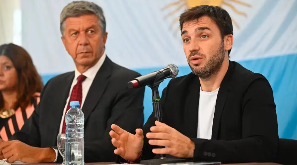 El gobierno de Chubut advirtió que irá a la Justicia por el conflicto con la coparticipación y que analiza denunciar a Caputo