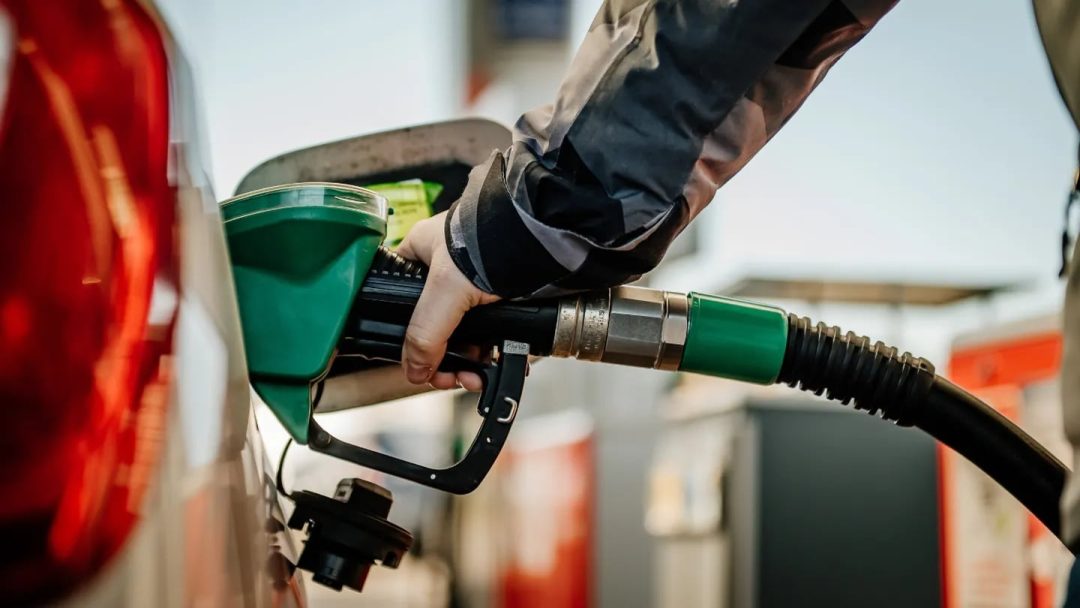 Nafta, colegios, prepagas y tarifas de luz: todos los aumentos que llegan desde marzo y presionarán sobre la inflación