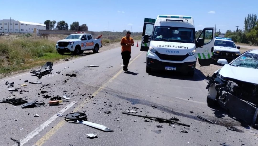Chocaron un camión y un auto en el ingreso a Bahía